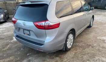 2017 Toyota Sienna LE AWD One Owner, Remote Starter full