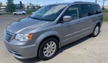 2015 Chrysler Town and Country Touring full