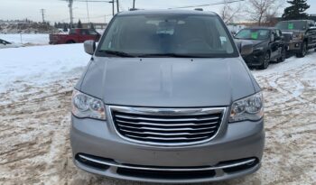 2015 Chrysler Town and Country Touring full